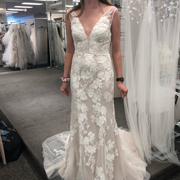 White Lace Wedding Dress NWT Unaltered Size 2